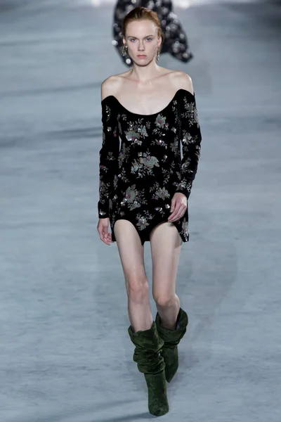 Look 16